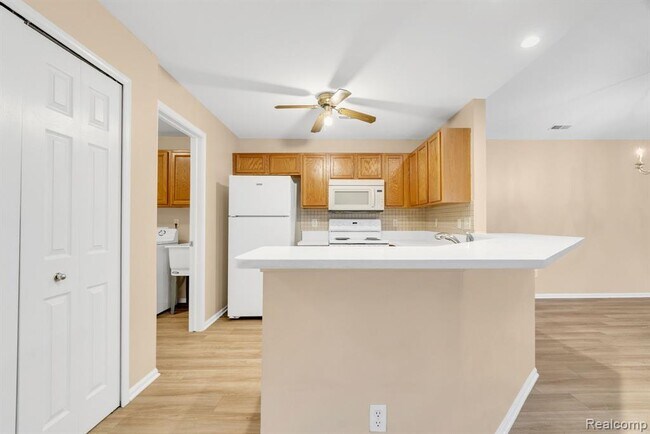 Building Photo - 8208 Chesapeake Cir