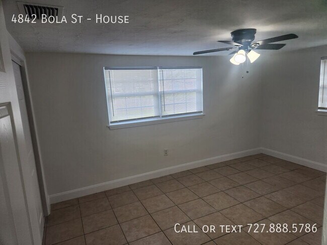 Building Photo - 4842 Bola St