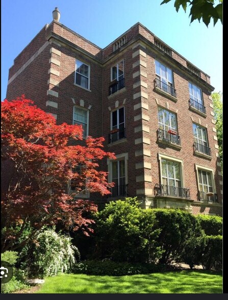 Building Photo - 1500 W Chase Ave