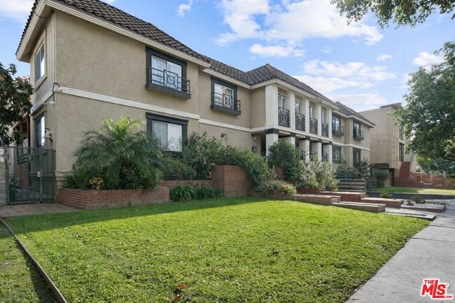 Building Photo - 420 Riverdale Dr