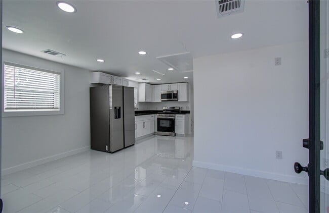 Building Photo - 7530 Park Pl Blvd