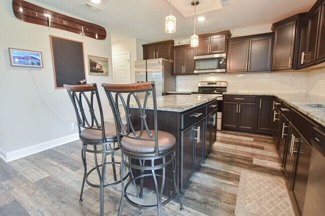 Building Photo - Pet Friendly Four Bedroom!