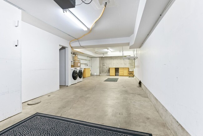 Building Photo - 6143 S Virginia Ave