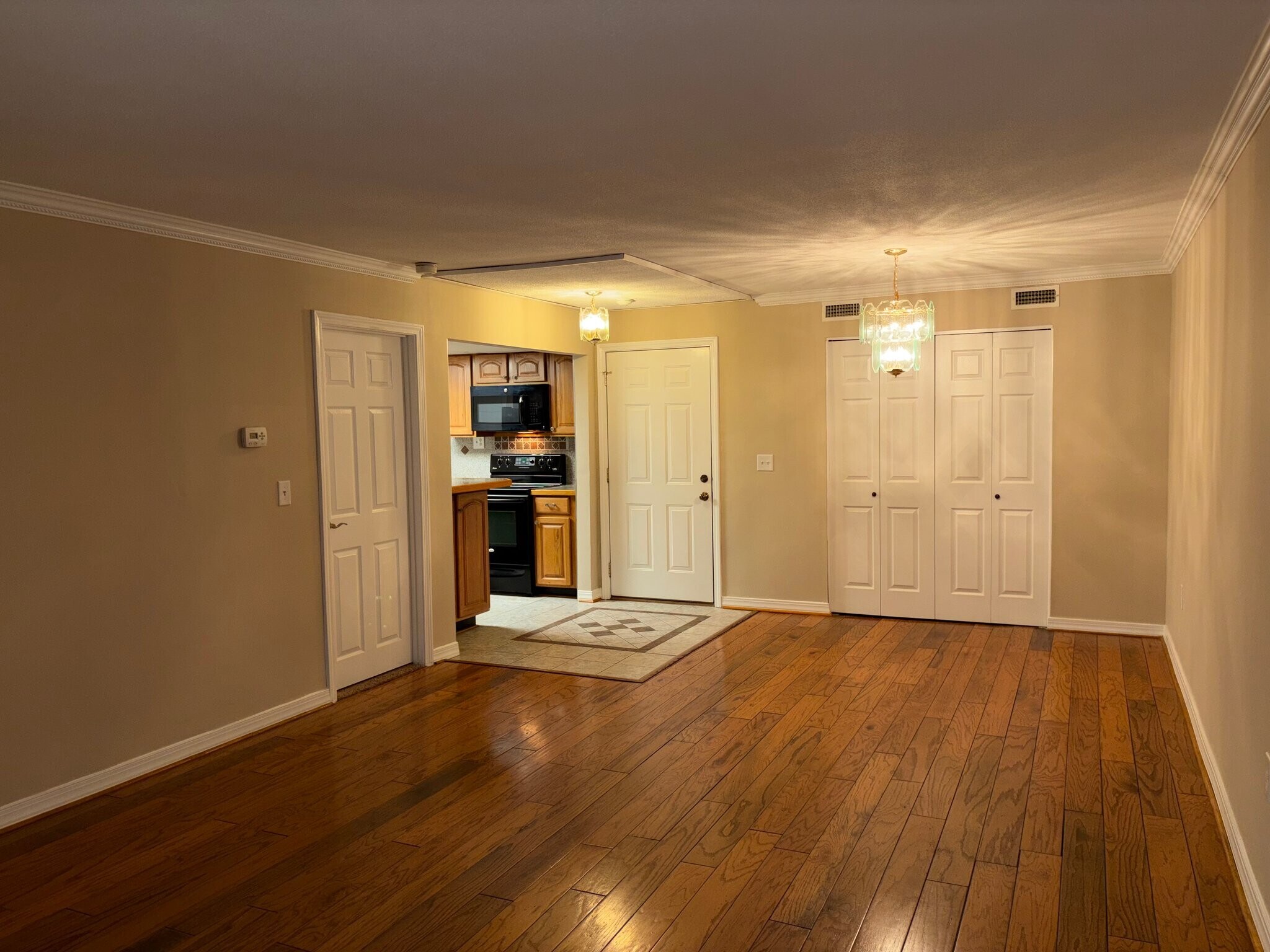Building Photo - 14 Shadowbrook Ln