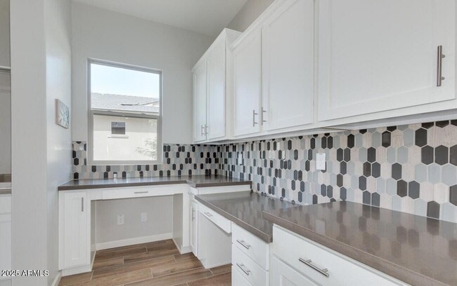 Building Photo - 4390 Noble Dr