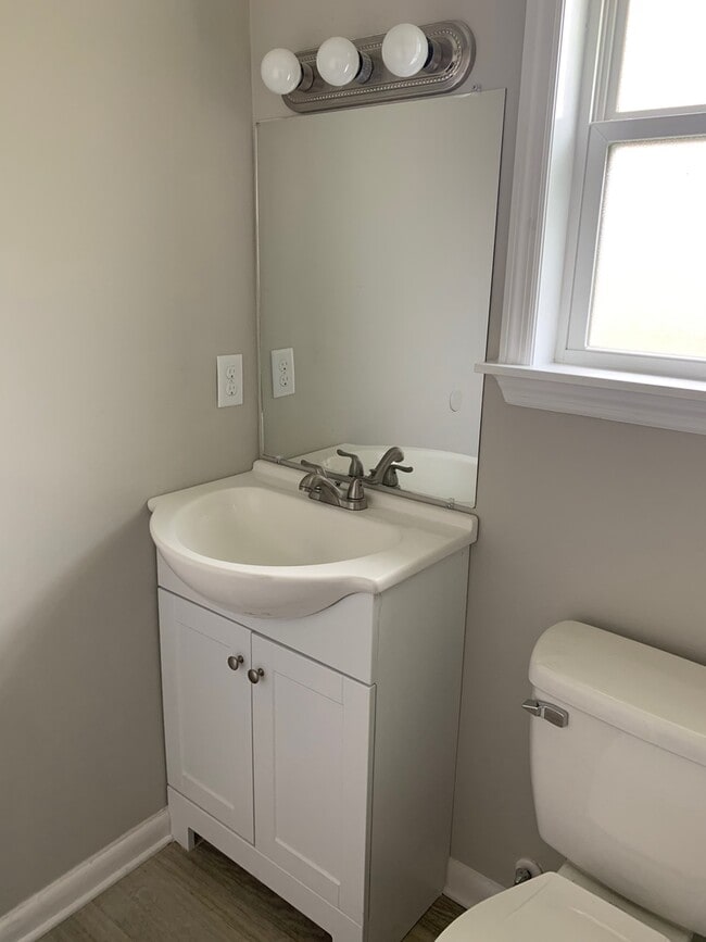 Building Photo - *NEWLY REMODELED*