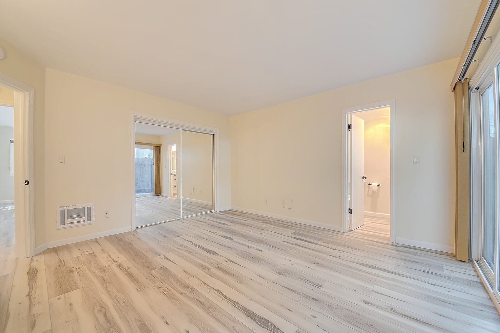 Master bedroom 3 - 338 Orizaba Ave