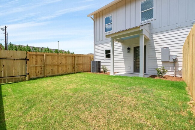 Building Photo - New Townhome in Hartbrook!