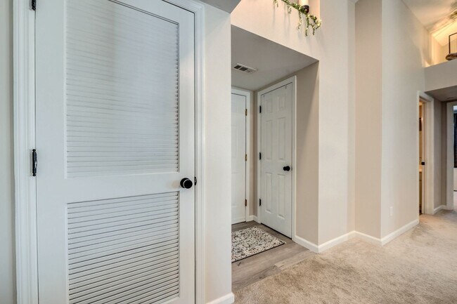 Building Photo - Tastefully updated 2-bedroom, 2-bath condo