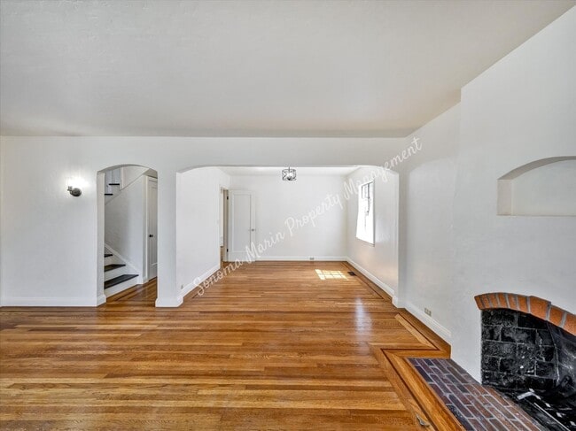 Building Photo - 81 Elm Ave