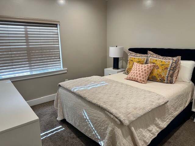 Building Photo - 584 2530 W