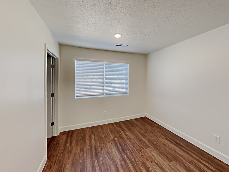 Building Photo - 1288 N Rickshaw Ln
