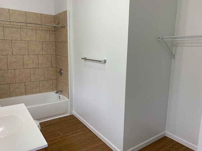 Building Photo - Video in Photos-2 Bedroom Home Near Farquhar Park-York City SD