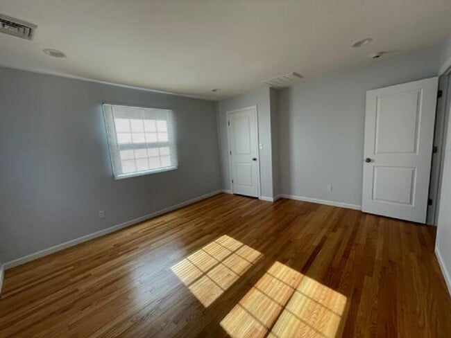 Bedroom - 182 N Harrison St