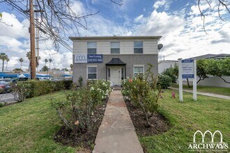 Building Photo - Charming Rare South of Blvd. Unit 2B & 1Ba...