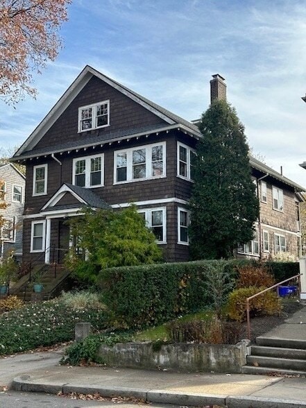 Building Photo - 69 Melville Ave