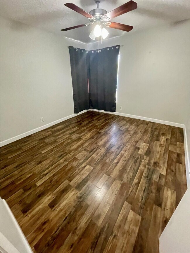 Building Photo - 5512 N Park Rd