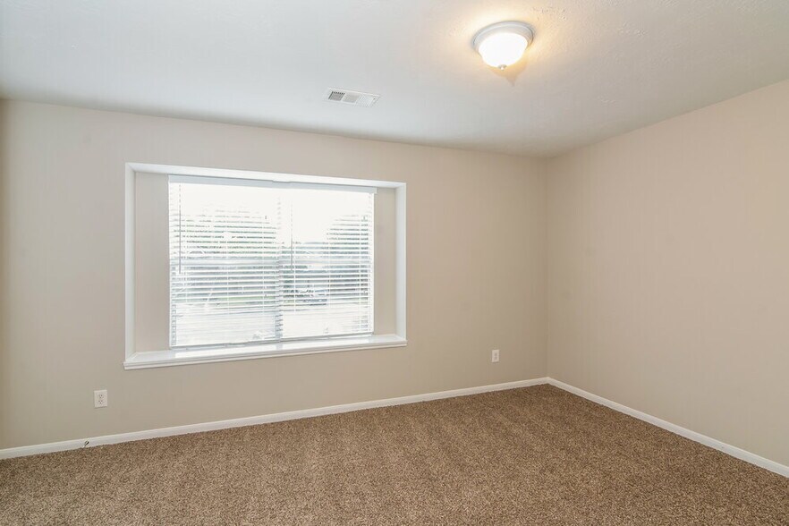 Building Photo - 2098 Clemson Dr
