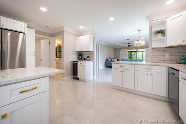 Building Photo - 8535 Casa Del Lago