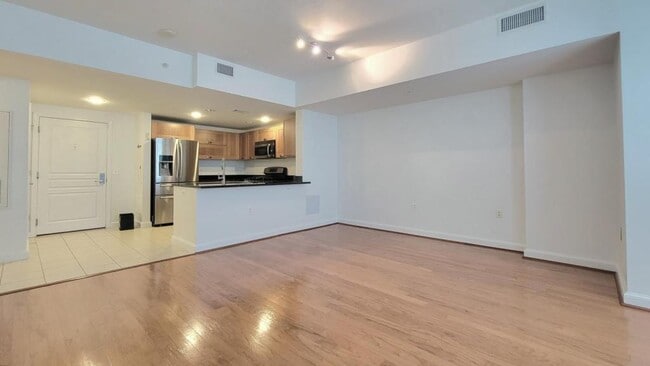 Building Photo - 2451 Midtown Ave