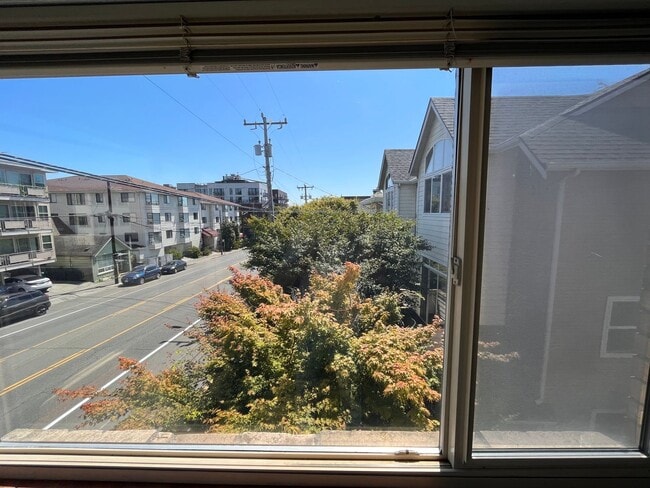 Building Photo - BEAUTIFUL NEWLY UPDATED 1 bed / 1 bath at ...
