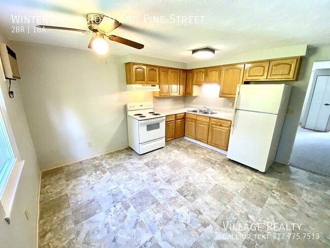 Building Photo - Large 2-Bedroom Townhome in Red Lion! Pati...