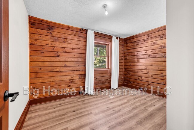 Building Photo - 1155 Old Linden Rd