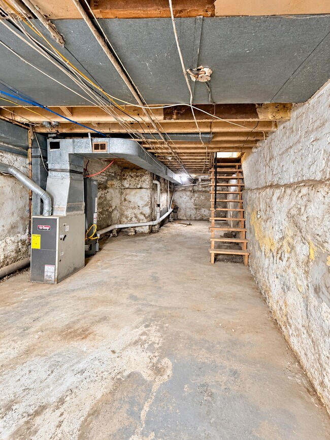 Building Photo - 3034 Emerald St