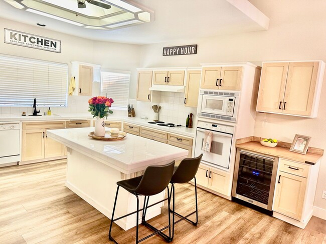 Building Photo - Updated North Fresno 3/2