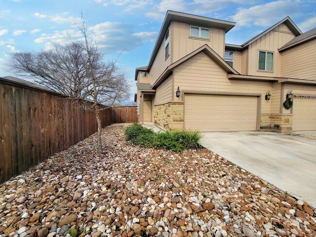 Building Photo - Gorgeous 3 BR/2.5 BA Single-Family Home in...