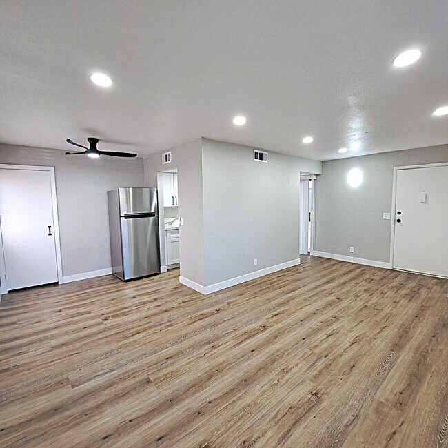 Building Photo - NEWLY RENOVATED & MODENIZED 2ND FLOOR CONDO IN SPRING VALLEY