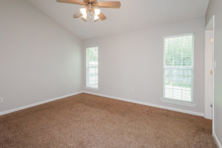 Building Photo - 10316 Cottage Oaks Dr