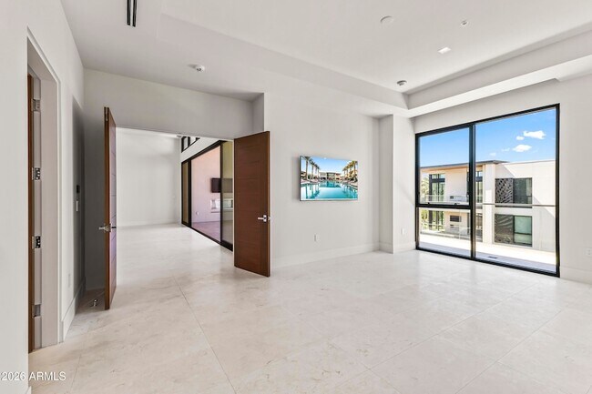 Building Photo - 6587 N Palmeraie Blvd