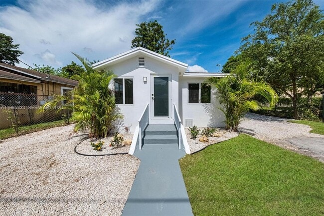 Building Photo - 5900 NW 5th Ct