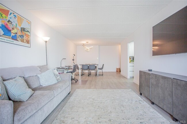 Building Photo - 230 W Broadway