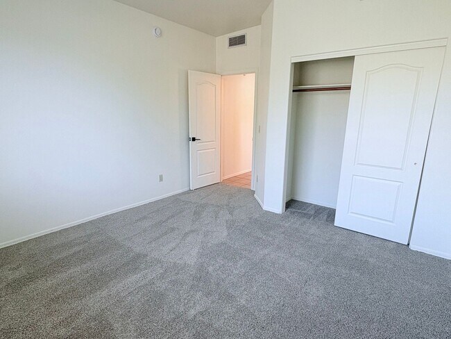 Building Photo - *AVAILABLE NOW* Gorgeous 3 bed/2 bath home in private gated Tanque Verde community!!!