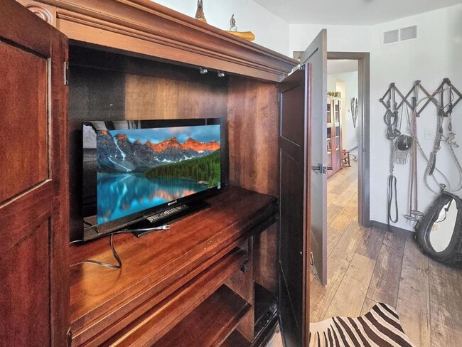 Building Photo - 1558 Blaine's Wy