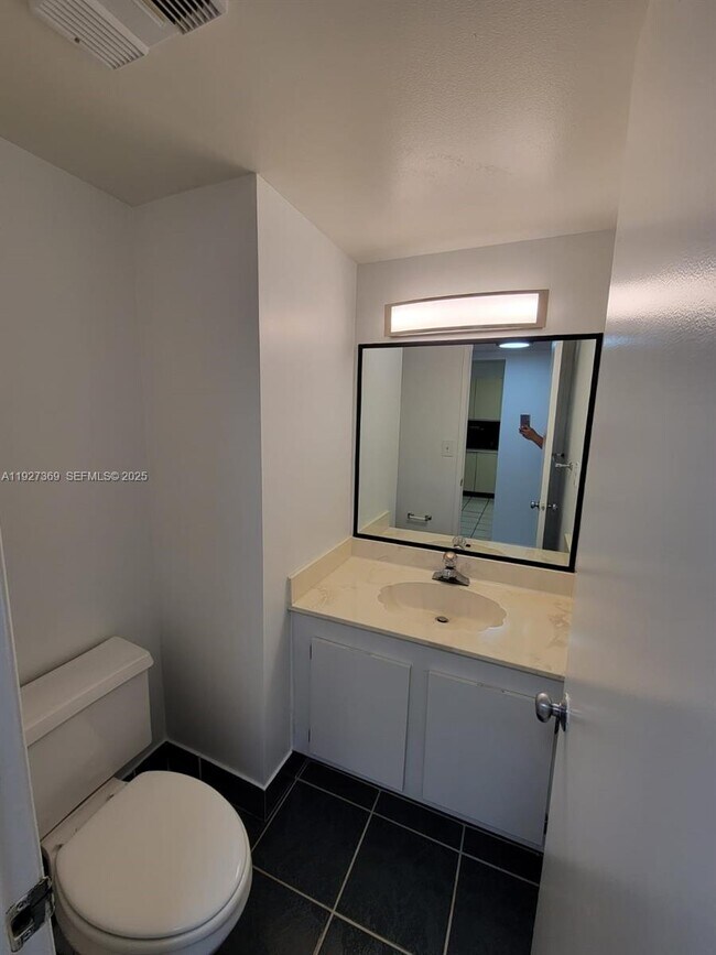 Building Photo - 18151 NE 31st Ct