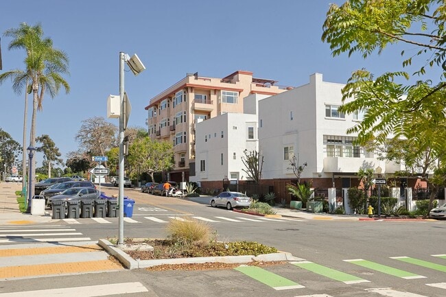 Building Photo - 2 Bed / 2.5 Bath Condo – Walk to Balboa Park!