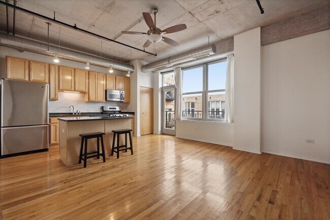 Building Photo - 6 S Laflin St
