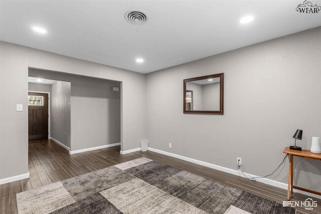 Building Photo - 5504 Hooper Dr