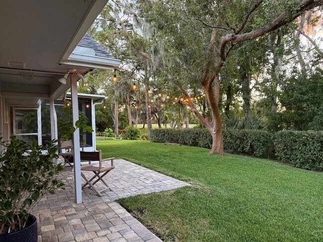 Building Photo - Gorgeous Hidden Lakes 3/2/2 Home