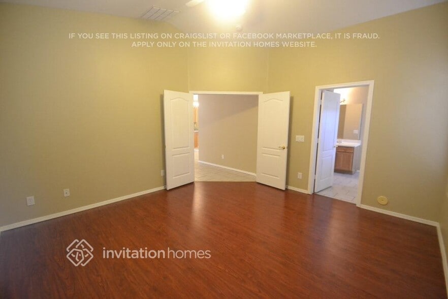 Building Photo - 16002 W Latham St