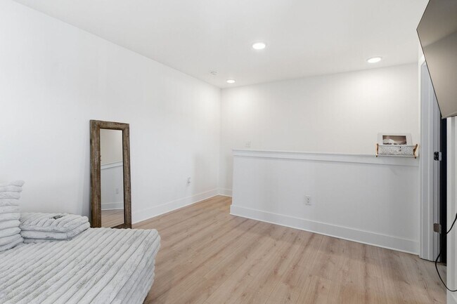 Building Photo - 3-Level Living at The Eason in East!