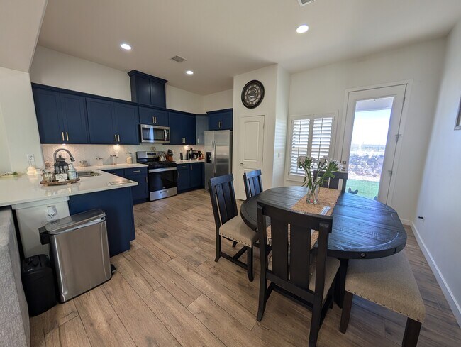 Building Photo - 6141 Hidden Psge Ave