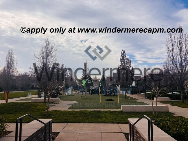 Building Photo - Modern Living in the heart of McKinley Village!