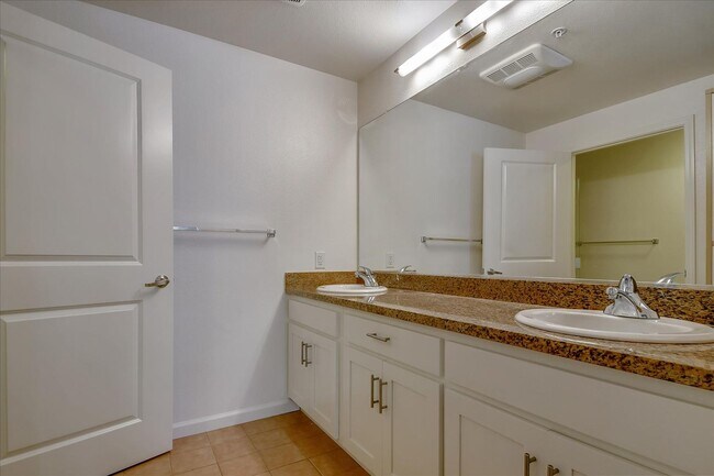 Building Photo - Candlestick Point - 2 BR, 2 BA Condo 1,166...