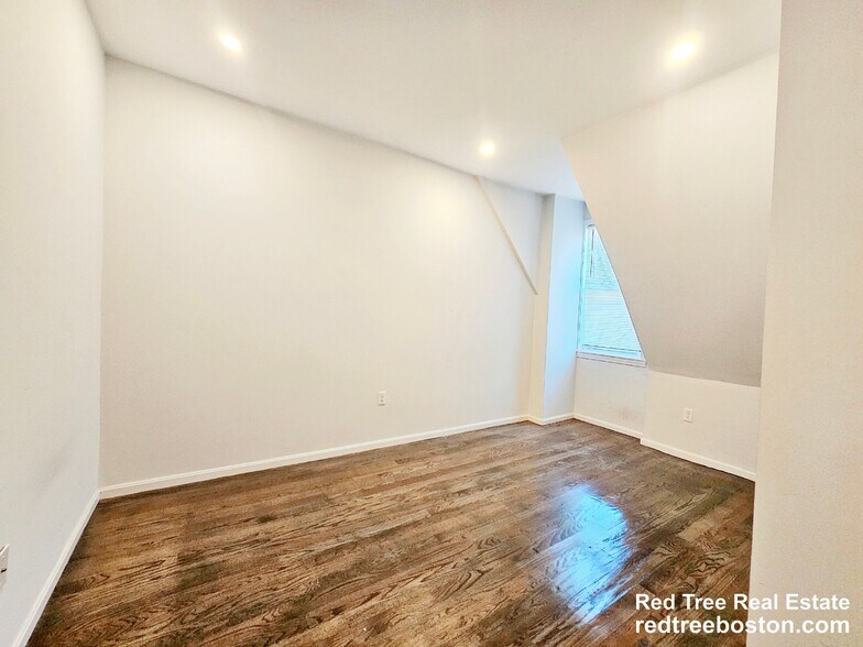 Building Photo - 1406 Beacon St
