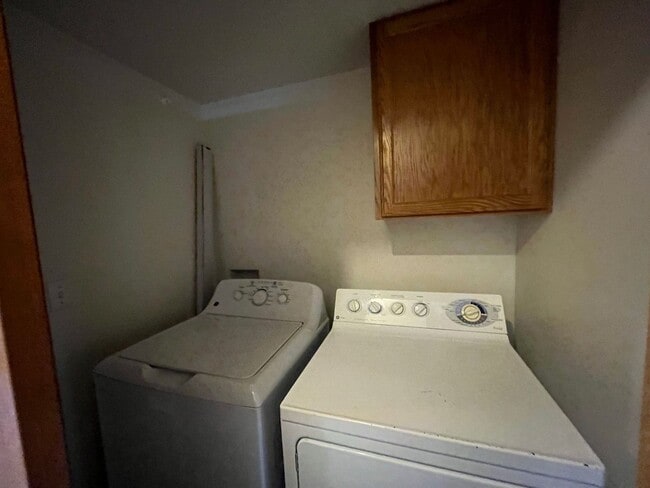 Building Photo - Fantastic Condo with Mountain Views