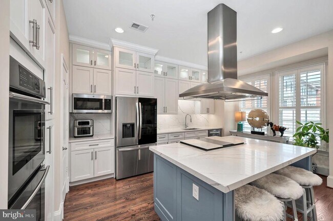 Building Photo - 705 Lyles Ln